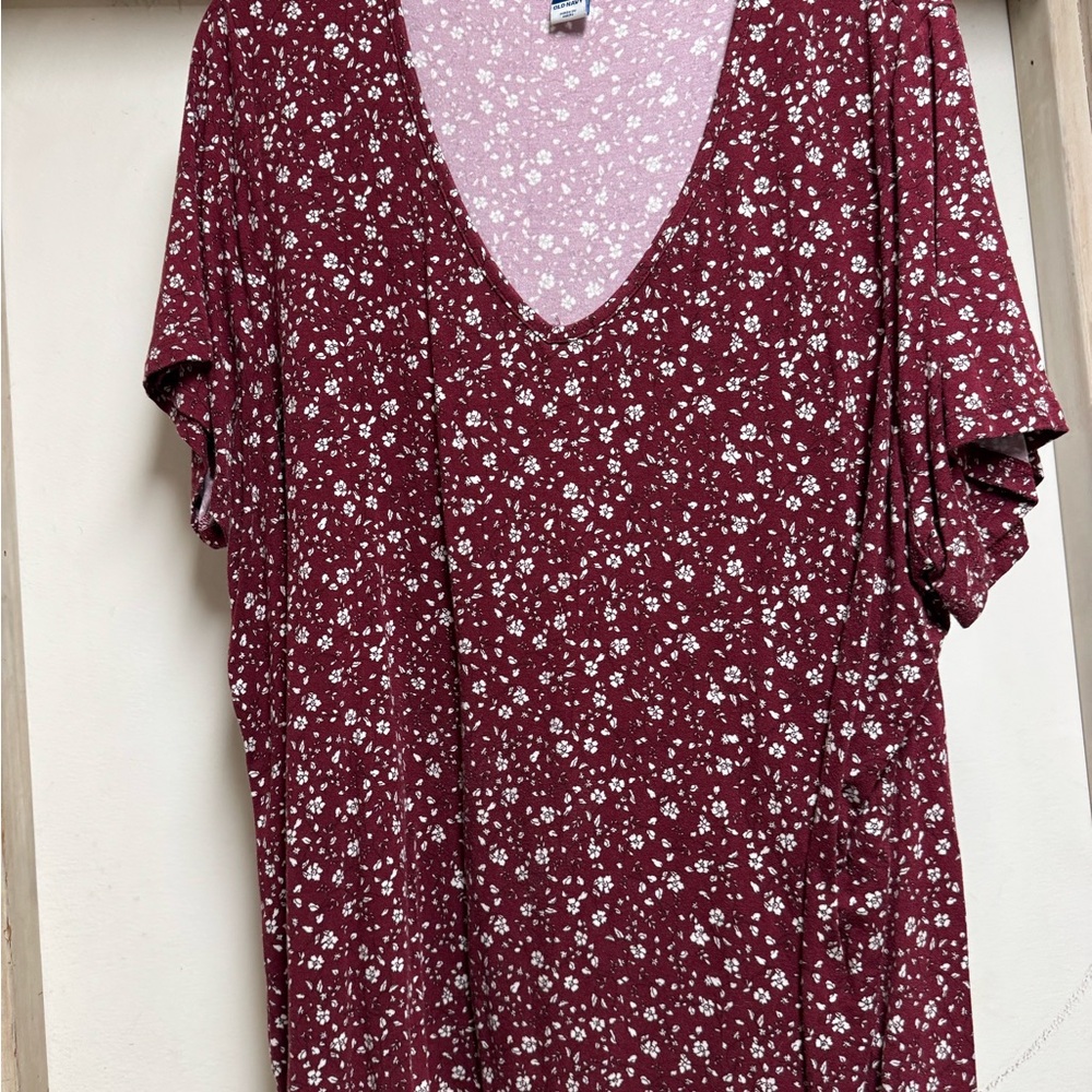 Old Navy Luxe Maroon and White Floral V-Neck Tee
